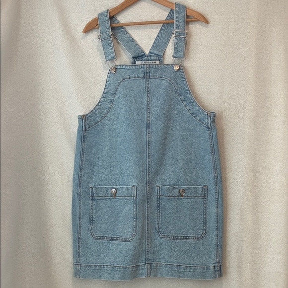 Celebrity Pink Dresses & Skirts - Celebrity Pink sz M Light Blue Denim Overall Jumper Skirt Pockets Retro EUC